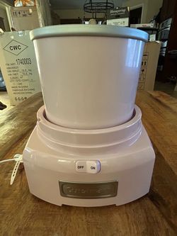 Cuisinart Frozen Yogurt, Ice Cream, & Sorbet Maker Pink Brand New