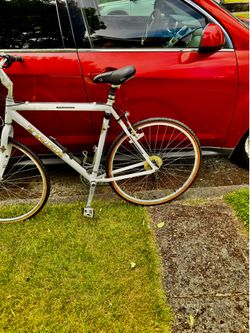 Mens TREK 7500 multitrack 20” large road bike