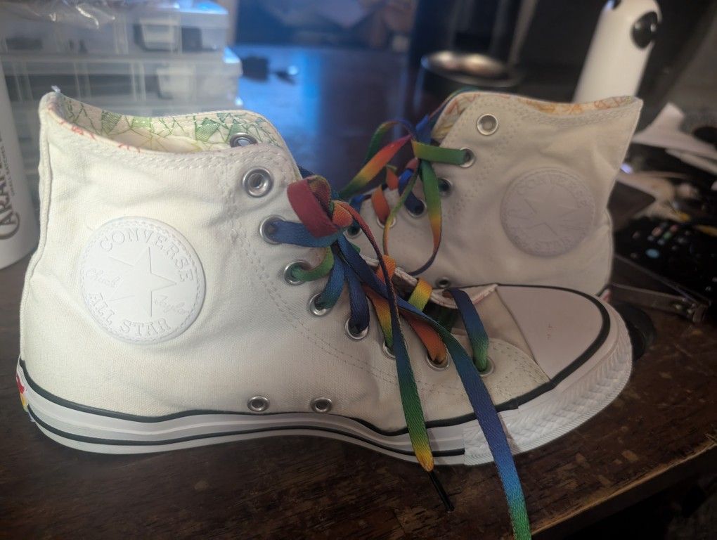 Converse Chuck Taylor All Star High Pride sneakers
Men's US size 7