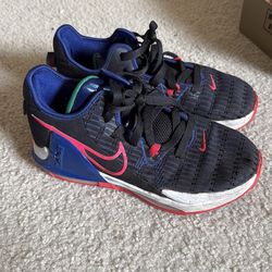 Nike kids basketball shoes size 6