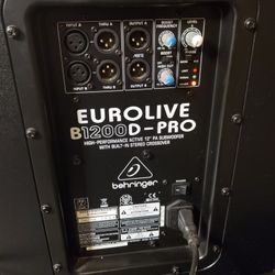 Behringer EUROLIVE B1200D-PRO 500W 12" Powered Subwoofer / Bajo Behringer muy potente.
