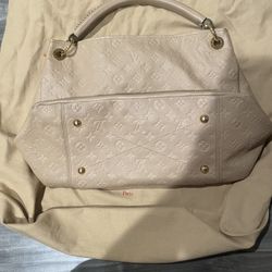 Louis Vuitton Shoulder Bag