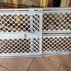 Expanding Safety Gate for Baby/Pets