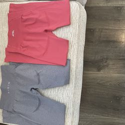 2 women’s leggings size S