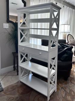 White wooden shelf cabinet