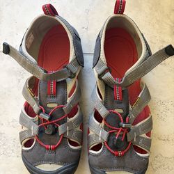 KEEN Sandal Youth size 6