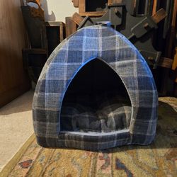 Covered Cat/dog Bed