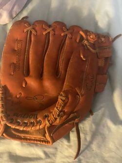 This vintage Wilson Tommy John Autograph Model baseball glove