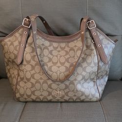 Coach
Meadow Shoulder Bag 