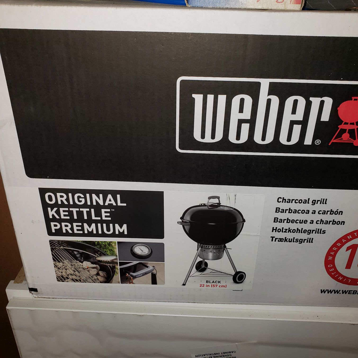 New- 22 inch Weber premium kettle bbq grill charcoal smoker