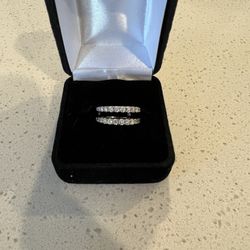 14K white gold diamond ring guard design ring.