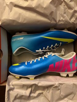 Soccer cleat size 12