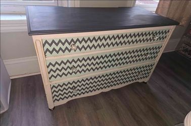Dresser 3 long drawers