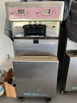 2 Commercial Soft Serve / Frozen Yogurt Machines – Dual Flavor + Twist