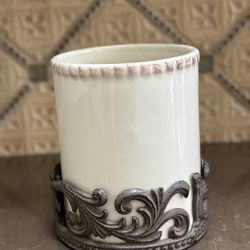 GG Collection Acanthus Stoneware Utensil Holder