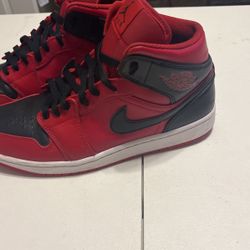 Jordan 1 Mids 