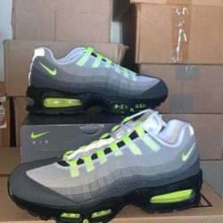 Brand New Men's Nike Air Max 95 Neon Size 10.5 Only 