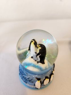 Sea World Snowglobe 