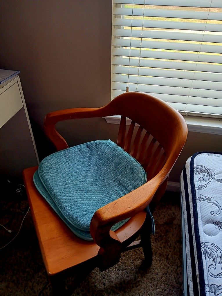 Really Nice Vintage Chairs Was Given To Me But Doesn't Match My Other Furniture