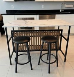 Marble island with 2 stools