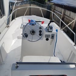 1987 Classic Boston Whaler Outrage 18 Ft