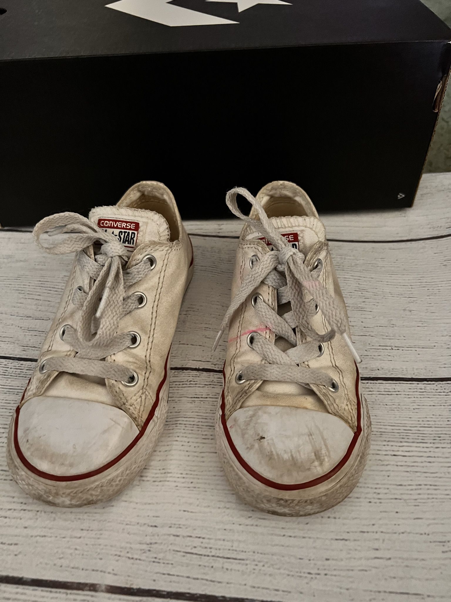 tro Rotere fup Kids Converse for Sale in Moreno Valley, CA - OfferUp