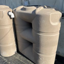 256 Gallon Water Tank