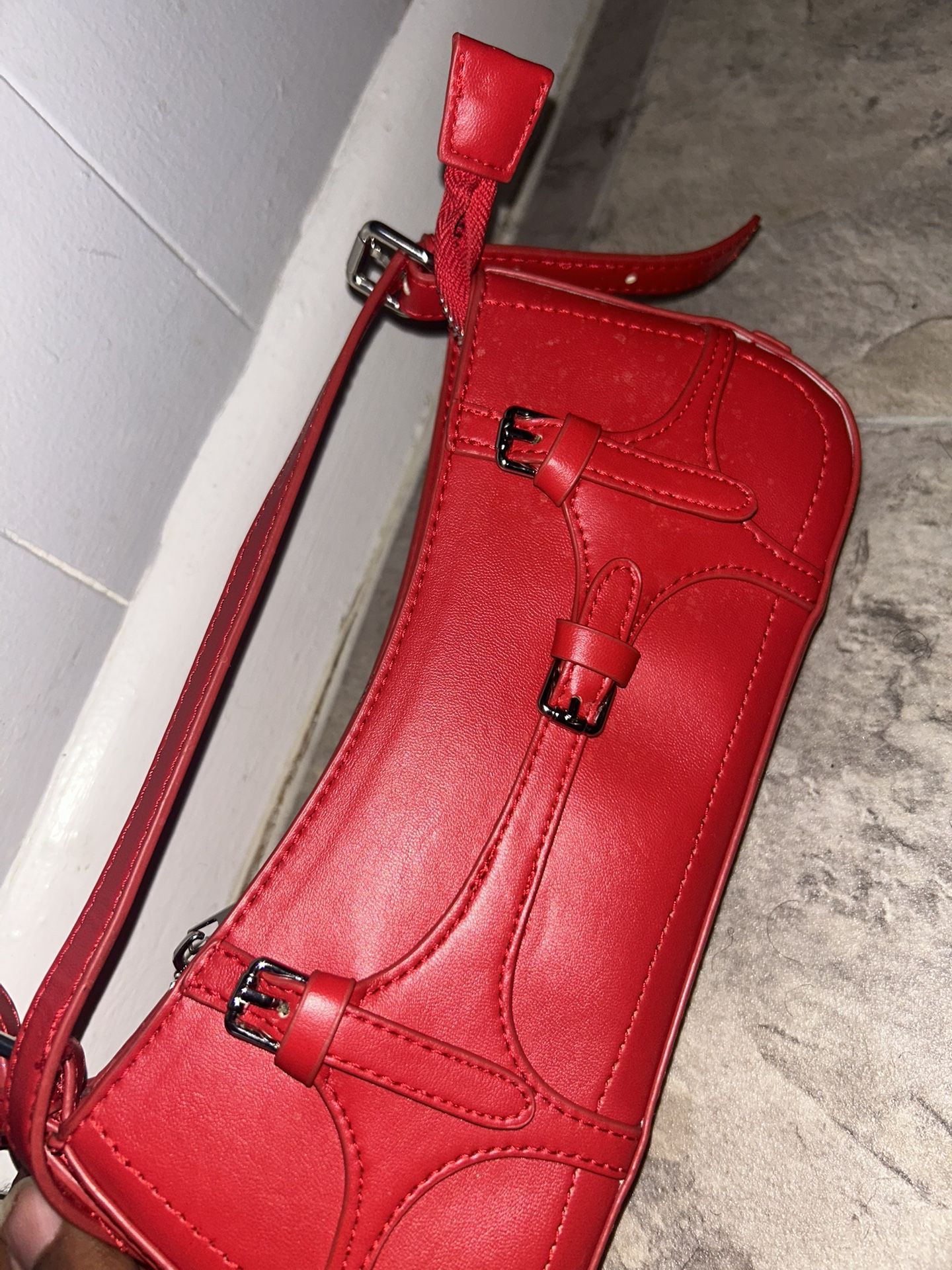 Red Y2K baguette shoulder bag from Forever 21 ❤️ Faux leather with silver hardware + buckle details.