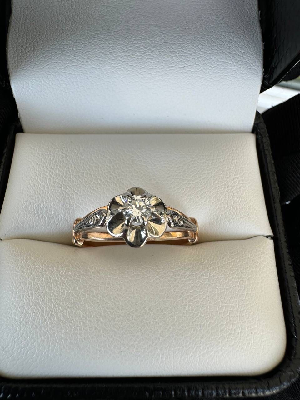 14k two tone rose gold 0.25Ct diamond flower ring size 8