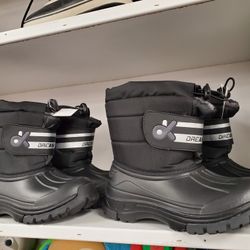 New Snow Boots Size 2-3