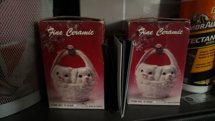 Fine ceramics bunny in basket