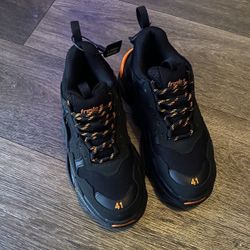 Balenci triple S Sneakers Size 8 Men 