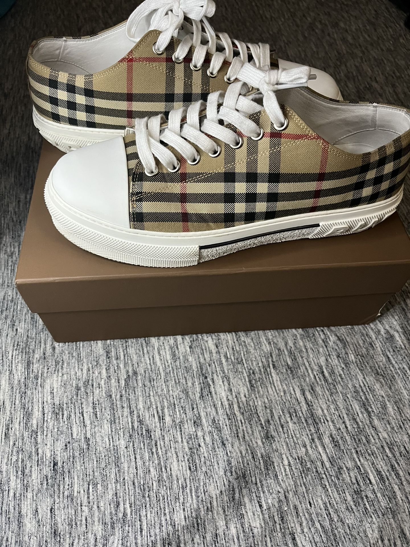 Burberry shoes