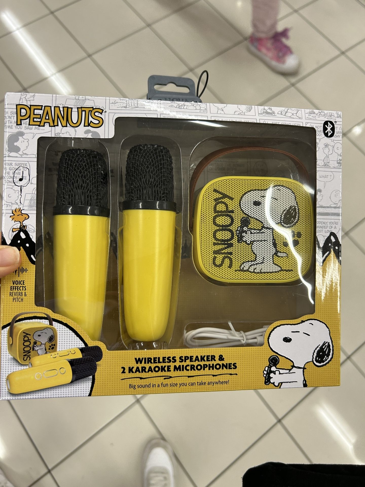 NWT Licensed Peanuts Wireless Speaker & 2 Microphones Set 