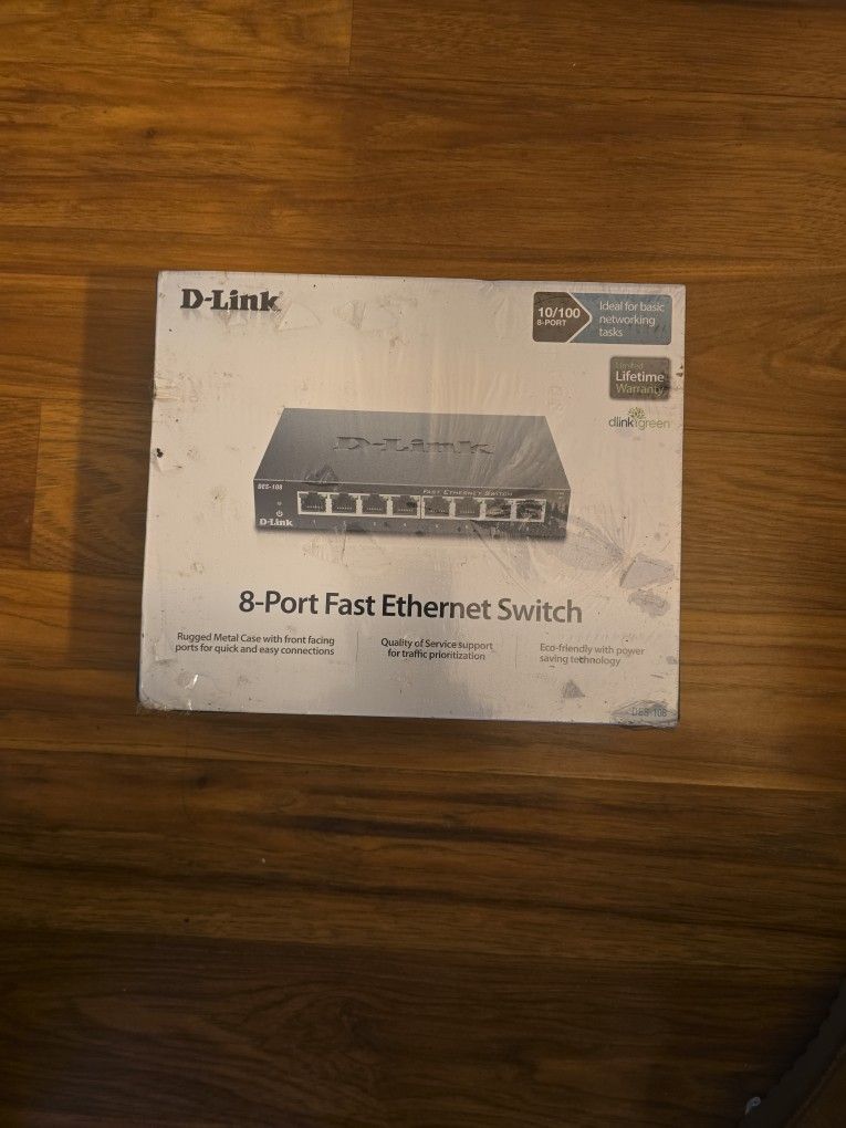 D Link 8 Port Fast Ethernrt Switch