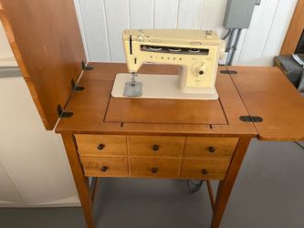 Vintage  singer Sewing machine with cabinet