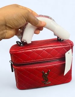 Bag red or black