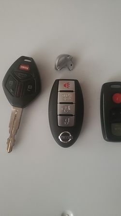 Key remotes, 1 Mitsubishi Galant, 1 Nissan Sentra, 1 Mazda MPV
