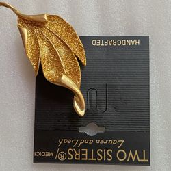 Gold Tone Leaf With Sparkles Brooch