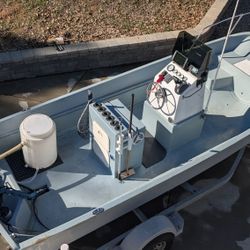 17ft Boston whaler nauset Center Console Boat