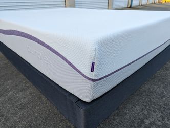 like new Purple Plus Mattress 