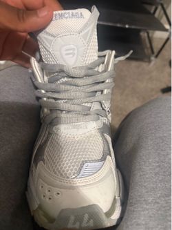 Balenciaga runner grey and white