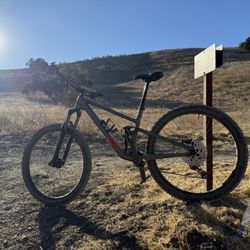 Trek Top Fuel 5 - Gen 4 - 29” Large Full Suspension Mountain Bike