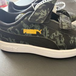 Puma Black and Yellow Sneakers with Classic Low-Top Design