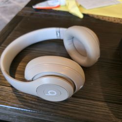 Beats Studio Pro Sandstone