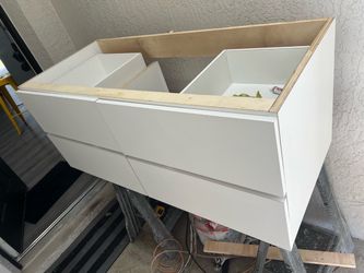 Floating vanity