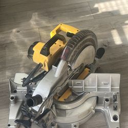Dewalt Saw