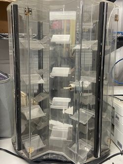 Spinning Locking Display Vase w/ Key