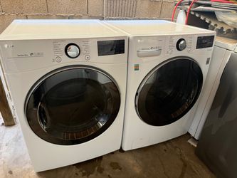 LG washer and electric dryer 4.5&7.4 CuFt Front Load stackable perfect condition