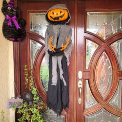 Jack-o-lantern Talks And Lights Up
